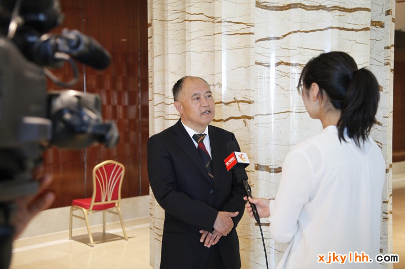 新疆礦業(yè)聯(lián)合會(huì)副會(huì)長(zhǎng)張志敏接受媒體采訪